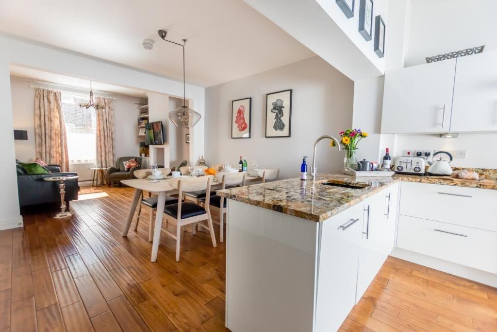 48 Fairfax Street Villa Йорк Екстериор снимка